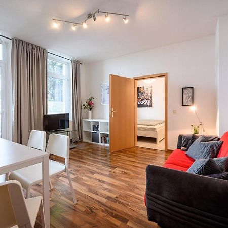 Helle Wohnung In Sudenburg Mit Balkon - Wlan, 4 Schlafplaetze Magdeburg Exterior foto