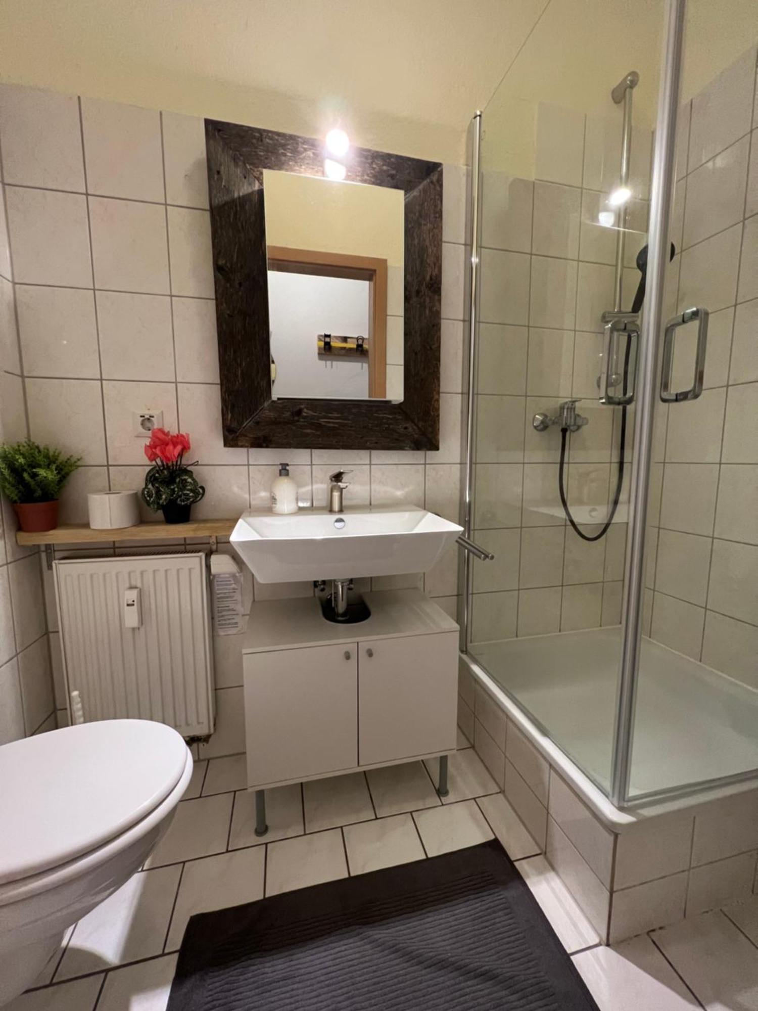 Helle Wohnung In Sudenburg Mit Balkon - Wlan, 4 Schlafplaetze Magdeburg Exterior foto