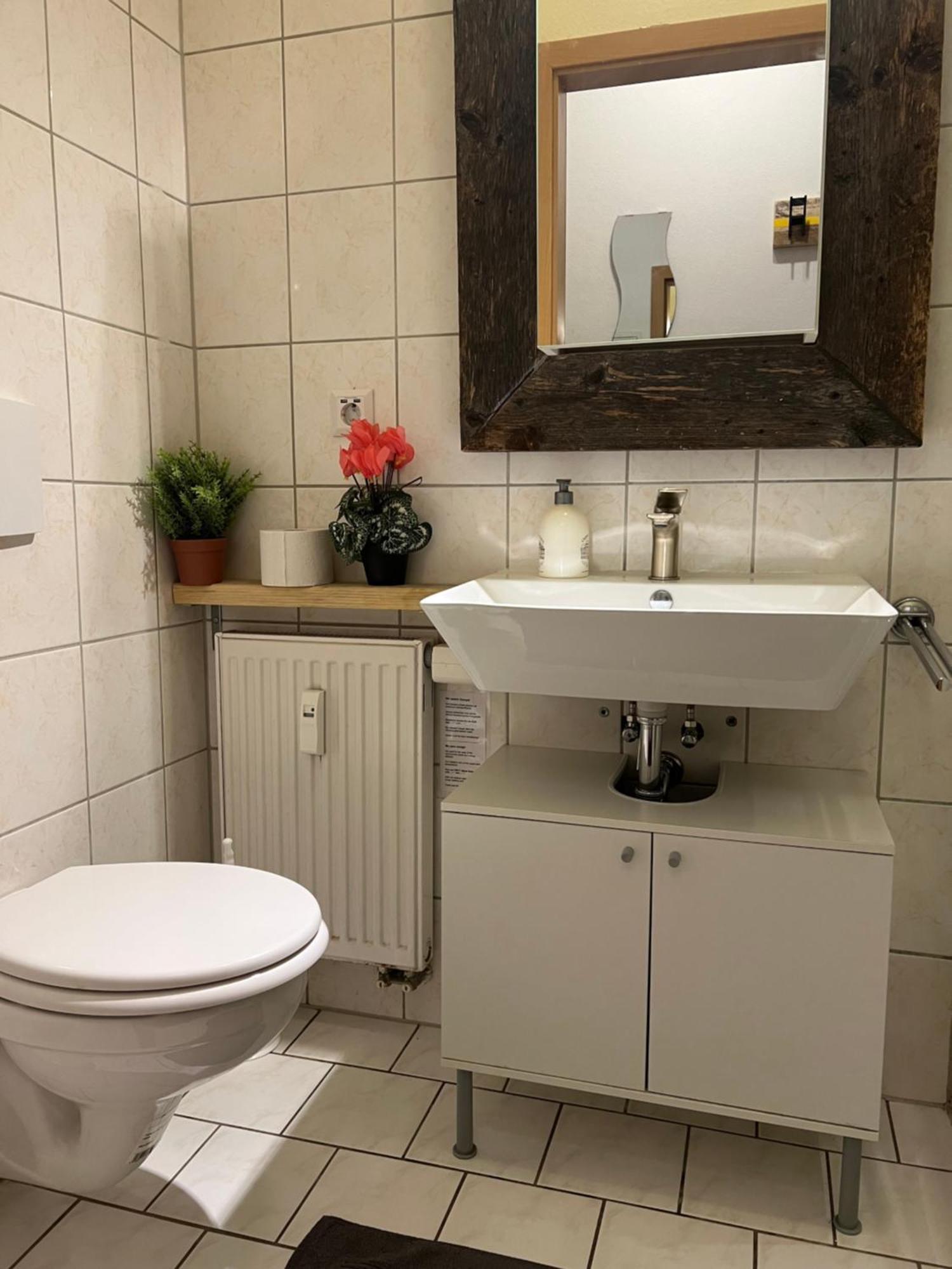 Helle Wohnung In Sudenburg Mit Balkon - Wlan, 4 Schlafplaetze Magdeburg Exterior foto